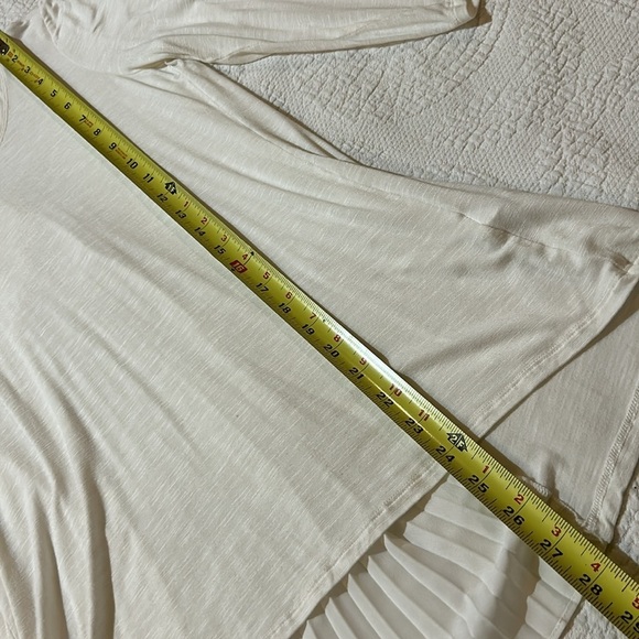 White House black market accordion back top. XS. - Picture 3 of 7